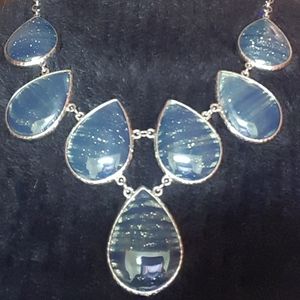 CLEARANCE! NWOT. Blue and silver necklace